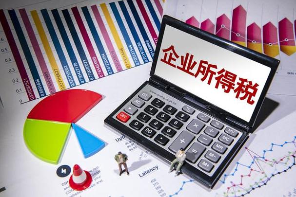 刚拿到营业执照的王老板在税务局门口连抽三根烟——小微企业的财税困境与破局之道